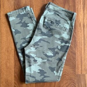 Camouflage Women’s Banana Republic Sloan Pants size 4